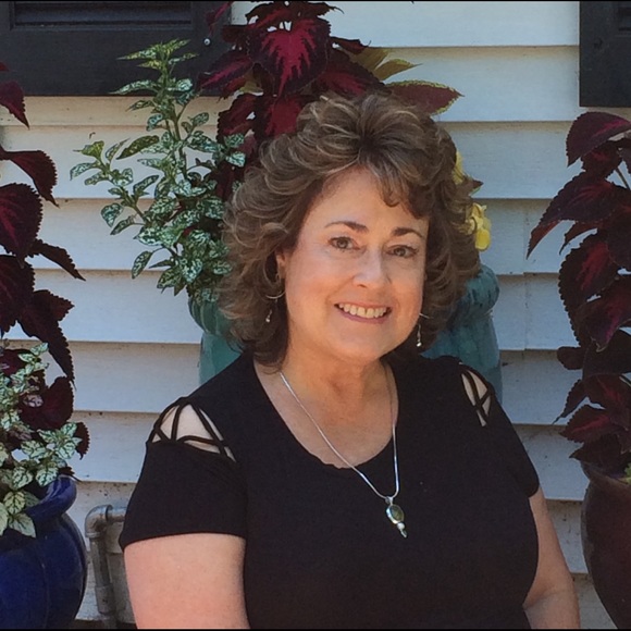 Meet your Posher, Cindy - Picture 1 of 1